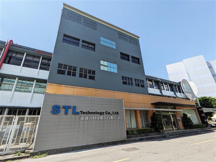Three manufacturers in the Technology Industry Industrial Parks received project subsidies for factory building micro-plastic surgery.
