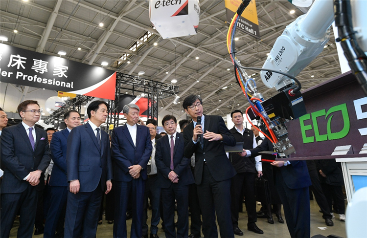 Open popup window for President Lai Ching-te visited the "H-beam laser welding technology" displayed by the Department of Industrial Technology(png)