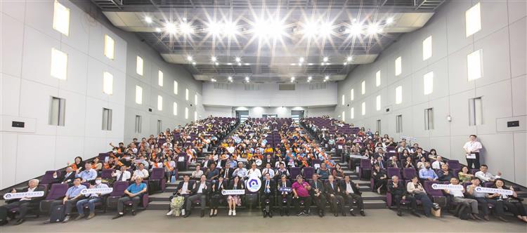 The Bureau of Industrial Parks honored 112 model workers to celebrate the Labor Day.