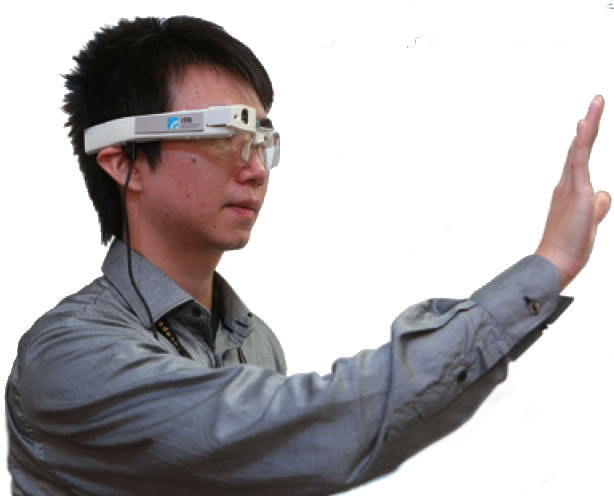使用小型化穿戴式智慧眼鏡ITRI Glass，智慧眼鏡搭配近眼的攝影機，其中小型顯示器可顯示內容，攝影機可辨識互動手勢，透過不同手勢經由智慧眼鏡控制不同指令去執行APP的應用程式