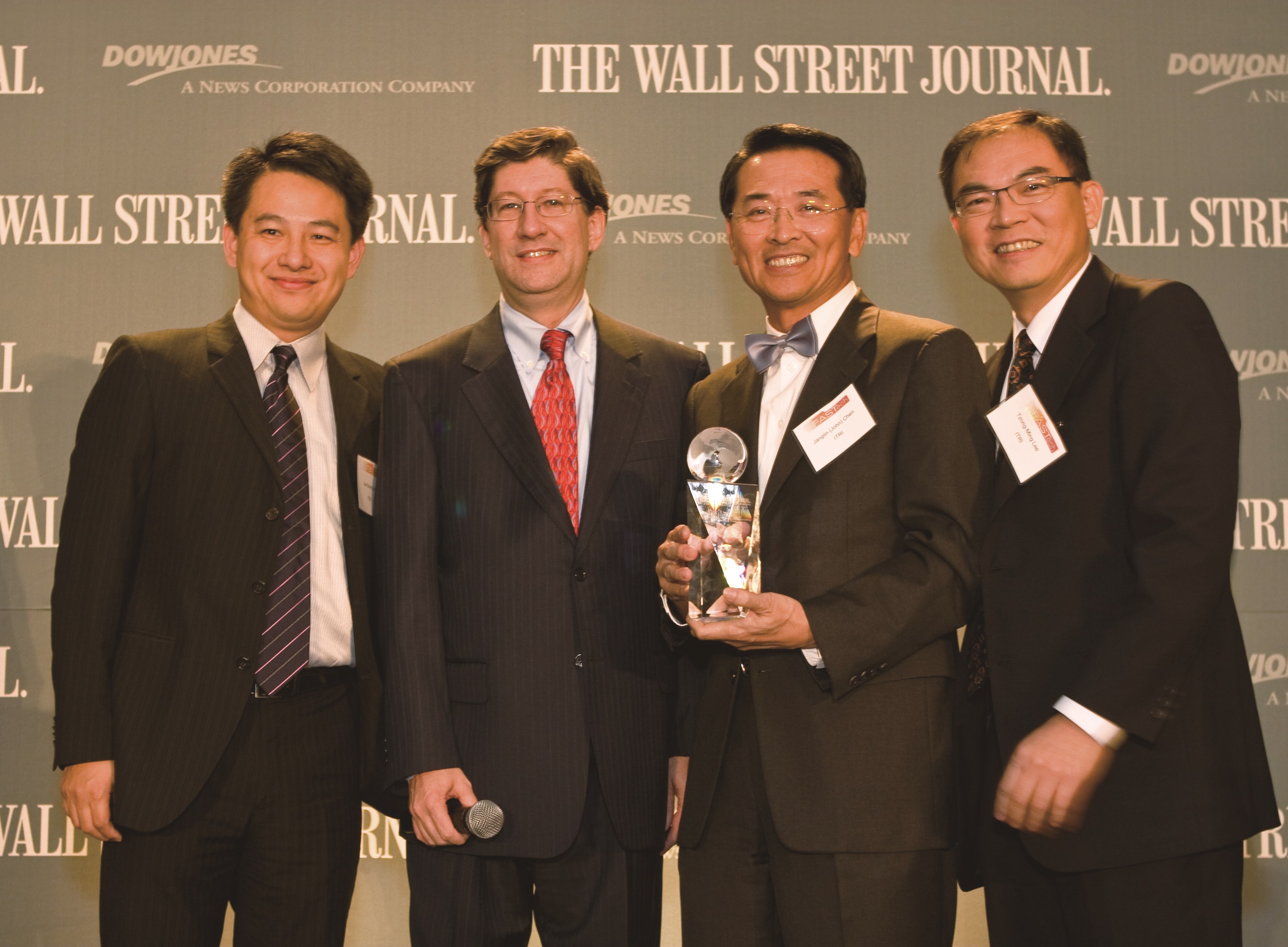 FlexUPTM基板技術，榮獲2010年華爾街日報科技創新獎肯定