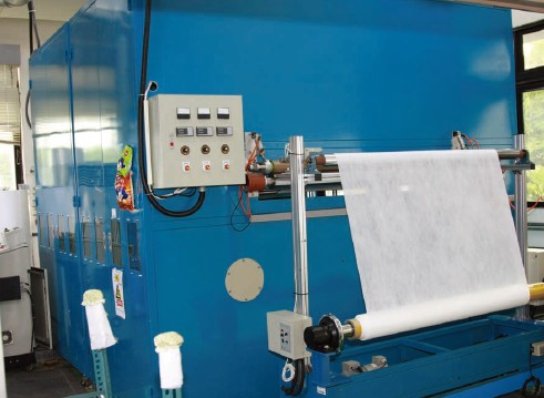 幅寬1.6米電紡奈米纖維量產設備與纖維膜產品