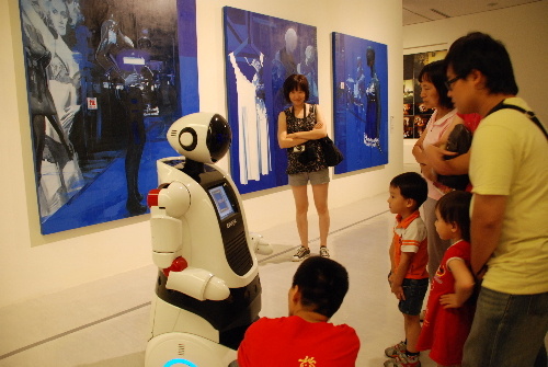 導覽機器人於國立台灣美術館服務