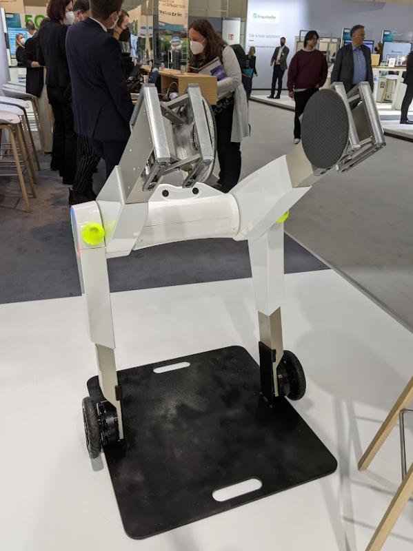 圖5  Fraunhofer IML展出創新性自主移動機器人evoBOT