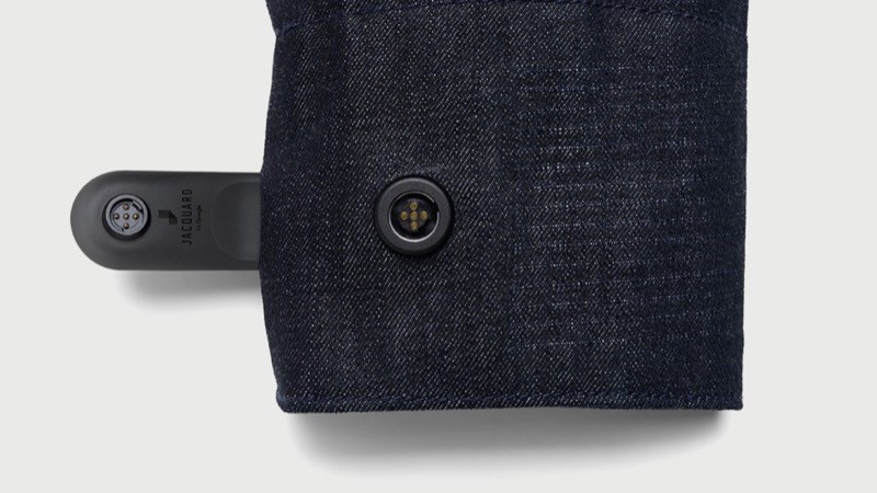 圖8 Levi’s Commuter Jacket左手袖口的觸控布料及藍芽通訊裝置