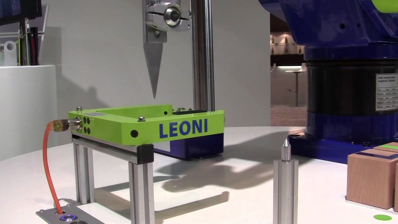 圖4、德國LEONI機械手臂校正系統在生產過程中進行校準，自動修正機械手臂運動軌跡
