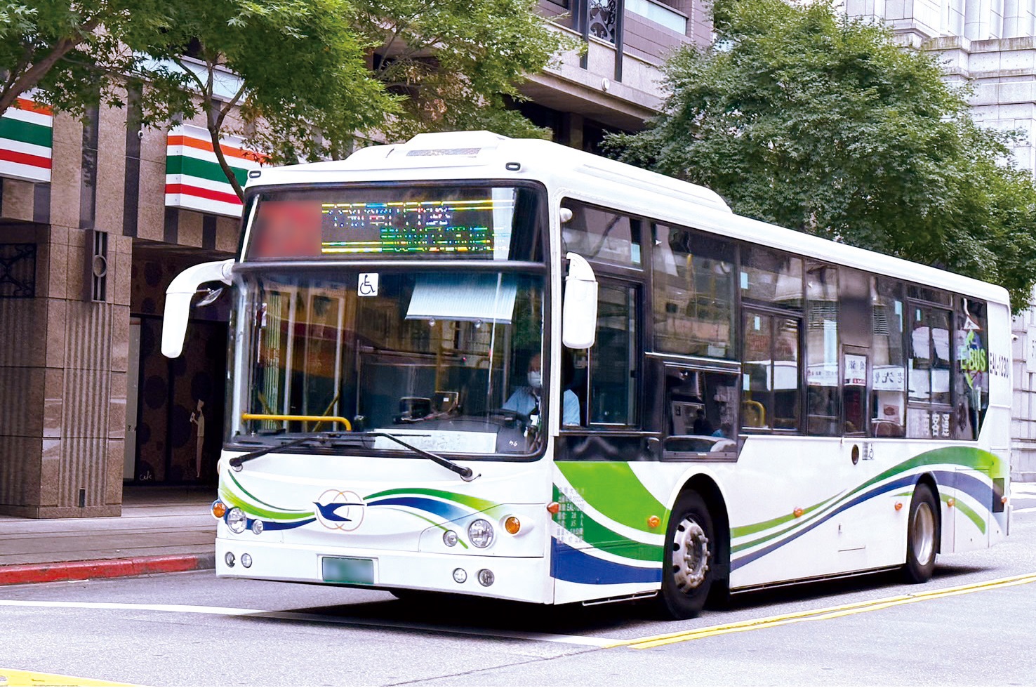 協助國內電動巴士業者成運汽車、創奕能源、金龍巴士等導入電動車標準AUTOSAR方案。