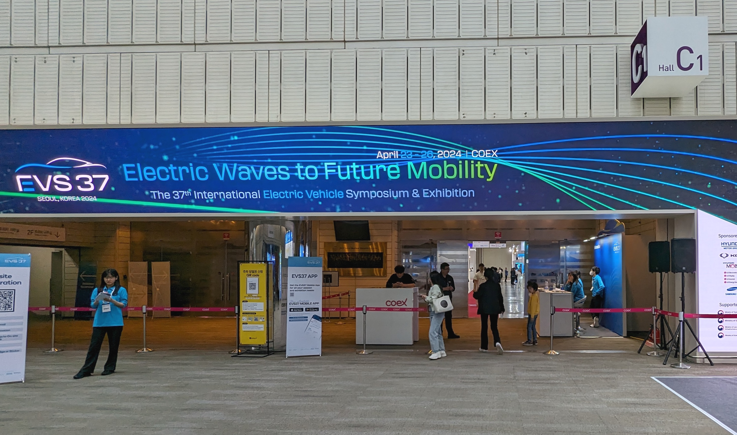 圖1 EVS37展會會場