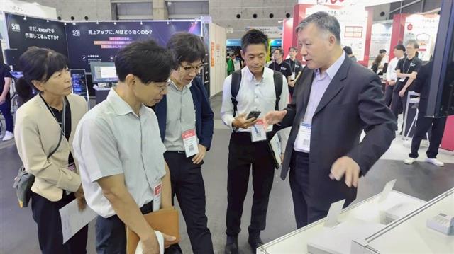 圖5 : 國際廠商與我國廠商進行交流媒合                                  