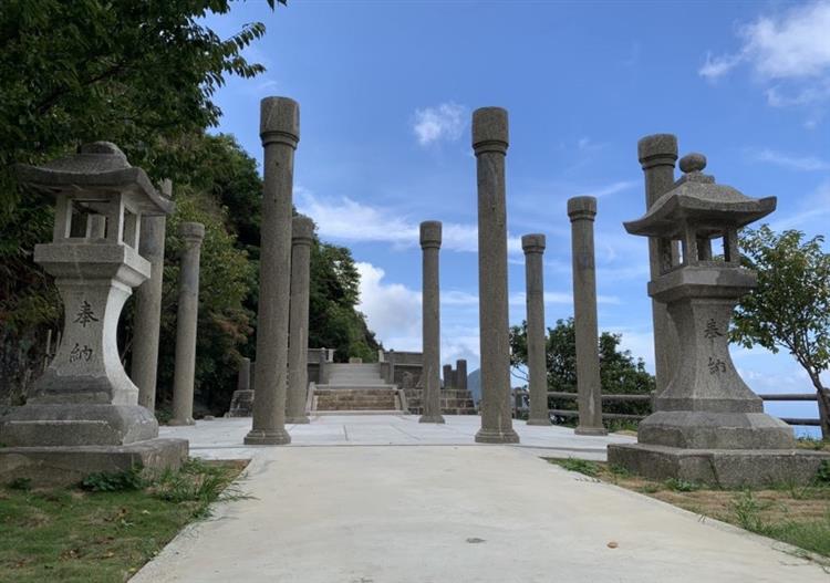  今(9)日金瓜石百年神社重生亮相！台電2017年啟動神社修復計畫，以殘跡保留、保護樑柱不倒方式修復神社古蹟。