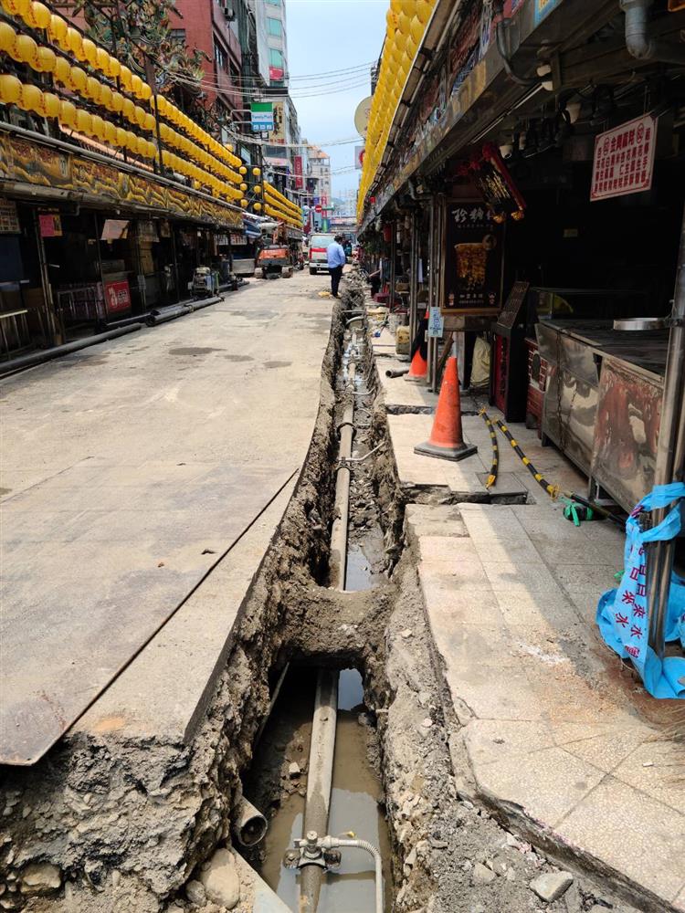 台水公司積極降漏維持穩定供水-基隆廟口汰換管線