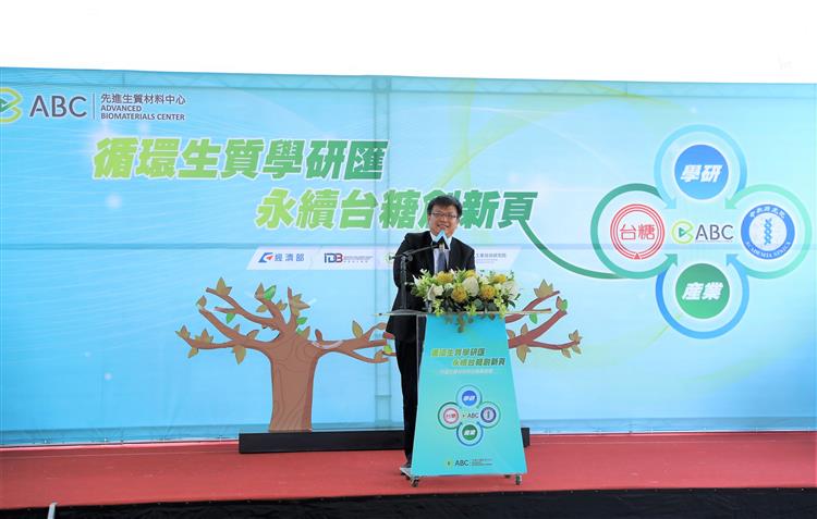經濟部次長曾文生表示，政府會和產業、學研單位團結攜手，引領產業朝循環經濟發展。