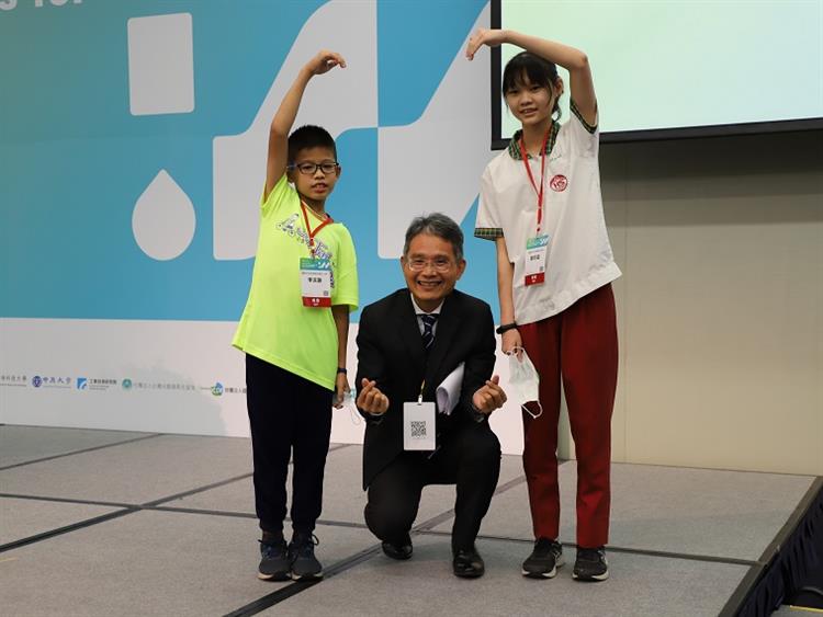 臺南市和順國民中學郭巧芸同學及臺南市海佃國民小學李沅澈同學與我們分享「下一代期許的水願景」
