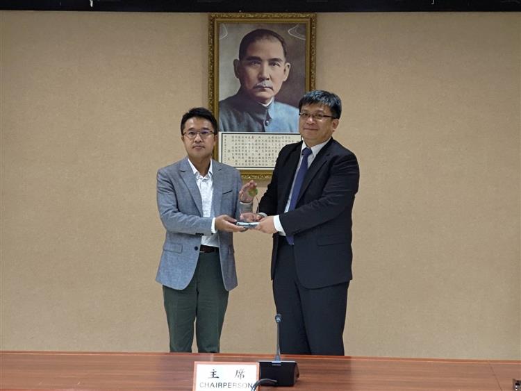 台水公司工程品質榮獲經濟部優質獎肯定,中工處張主任代表領獎