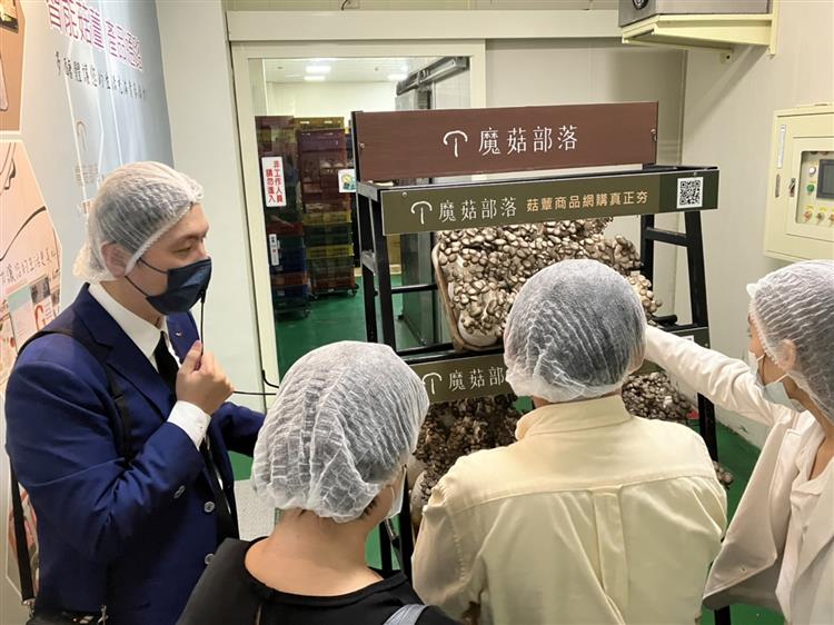本次活動安排泰國、秘魯及菲律賓講者參訪彰化「魔菇部落農場」，體驗數位分身技術導入及實際現況