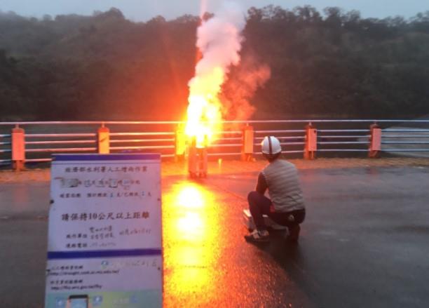 水利署加強防旱掌握時機   中南部水庫批次進行陸空人工增雨-明德水庫