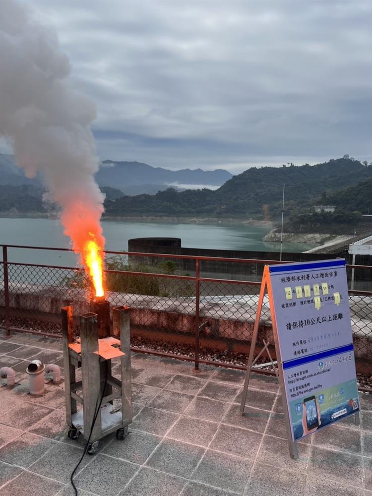 水利署全時守勢天氣變化 曾文水庫適時進行人工增雨-1