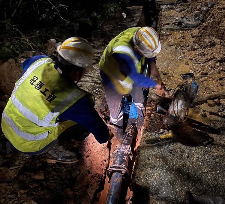 台水團隊漏夜搶修  新北市金山高地區恢復供水-緊急管線工程徹夜施工
