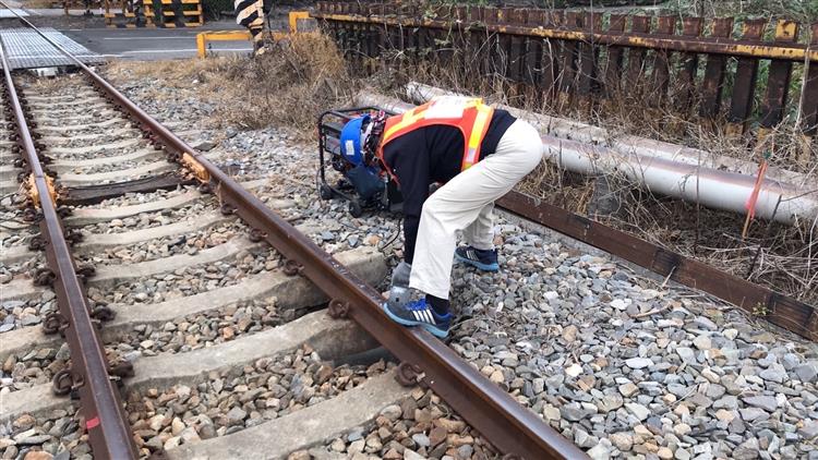 台鐵台中港支線貨車軌道路基淘空 台灣中油：主動巡查發現即通報 已回填並觀察後續狀況