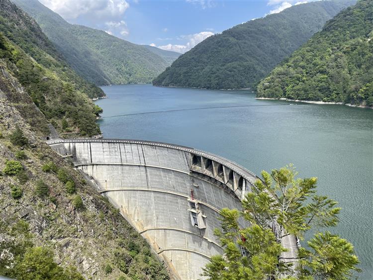 水力發電主力在中部，德基水庫及日月潭水庫皆維持正常水位，謹慎調度，不受南部水情影響
