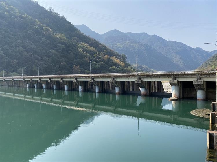 不會浪費任何一滴水，達到完全放水兼供發電效益—大甲溪馬鞍壩