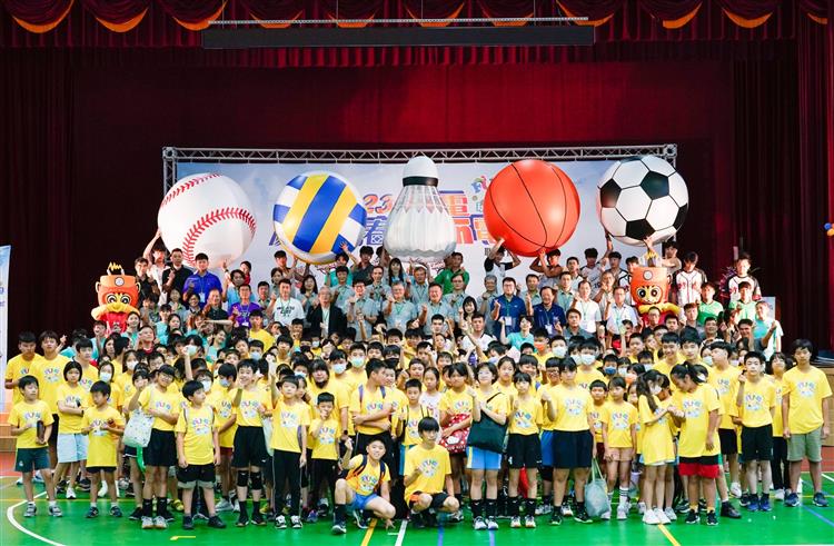 台電今舉辦「2023台電球類Fun電營」開幕典禮，現場由台電、各界貴賓及現場近500位學童及家長共同為今年活動揭開序幕