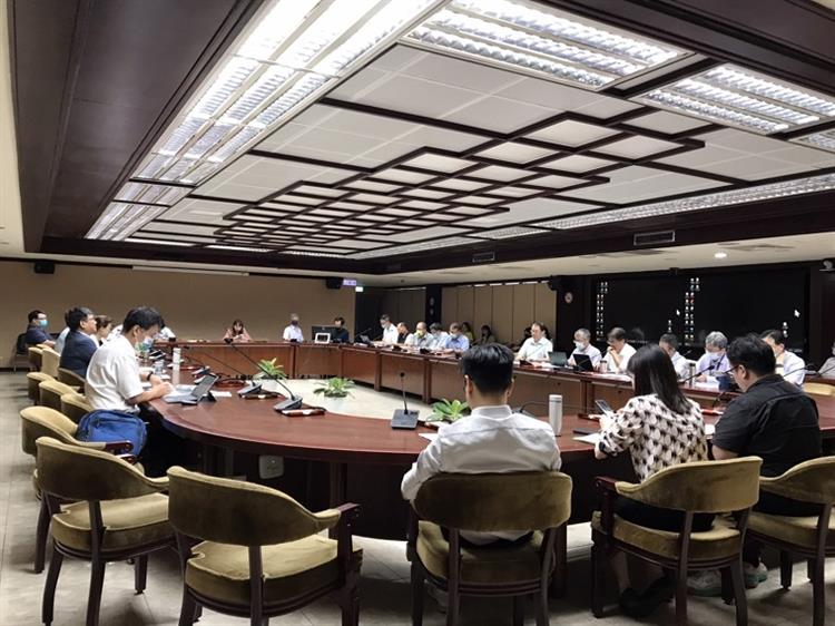 經濟部王美花部長召開杜蘇芮防颱會議  盤點確保水電油氣維生供應穩定1