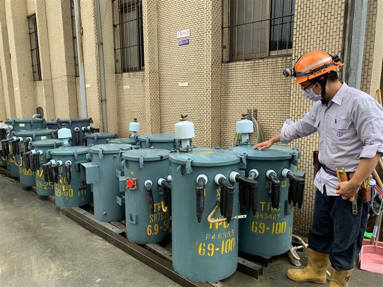 台電全力嚴防強風豪雨可能帶來的災害，完成防災設備及備料盤點，並調度逾5000名搶修人力待命