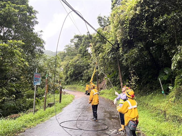 停電了台電比誰都急，台電同仁將在確保安全前提下全力搶修，以期儘速恢復供電。