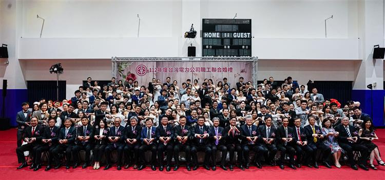 2023台電聯合婚禮今(14)日登場，許多新人攜手走過疫情後感情更加升溫，報名多達70對新人，較去年大增近20對。