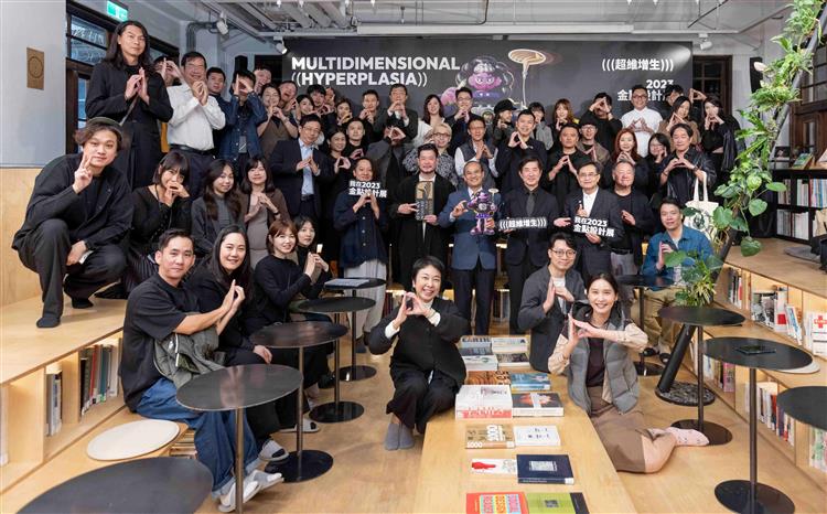 2023金點設計展於11月20日舉辦開展記者會，參展企業與設計師大合照。