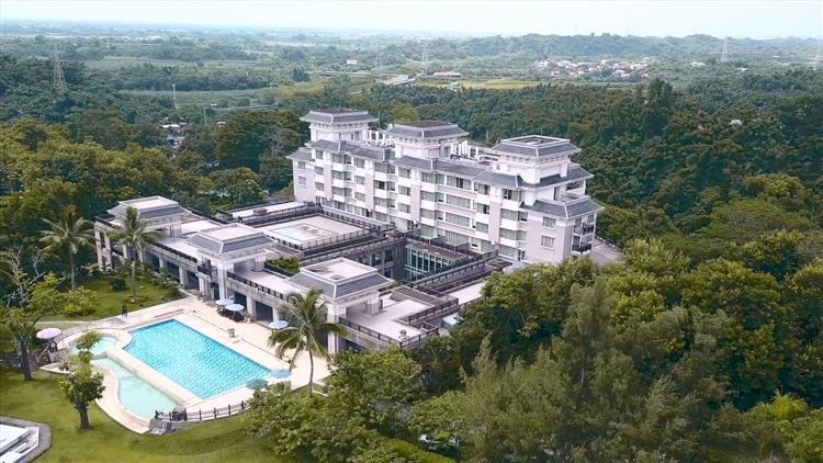 台糖柳營尖山埤渡假村積極推廣綠色低碳、環境友善的旅遊型態，榮獲第5屆國家企業環保獎「銅級獎」肯定。