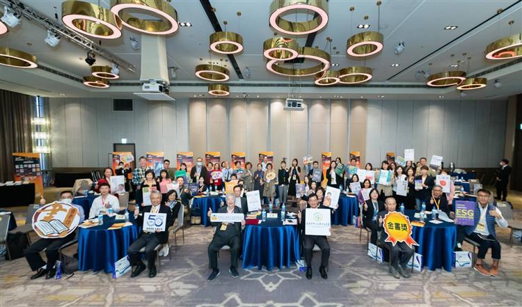 第25屆金書獎表揚典禮，經濟部中小及新創企業署何晉滄署長與得獎者合影