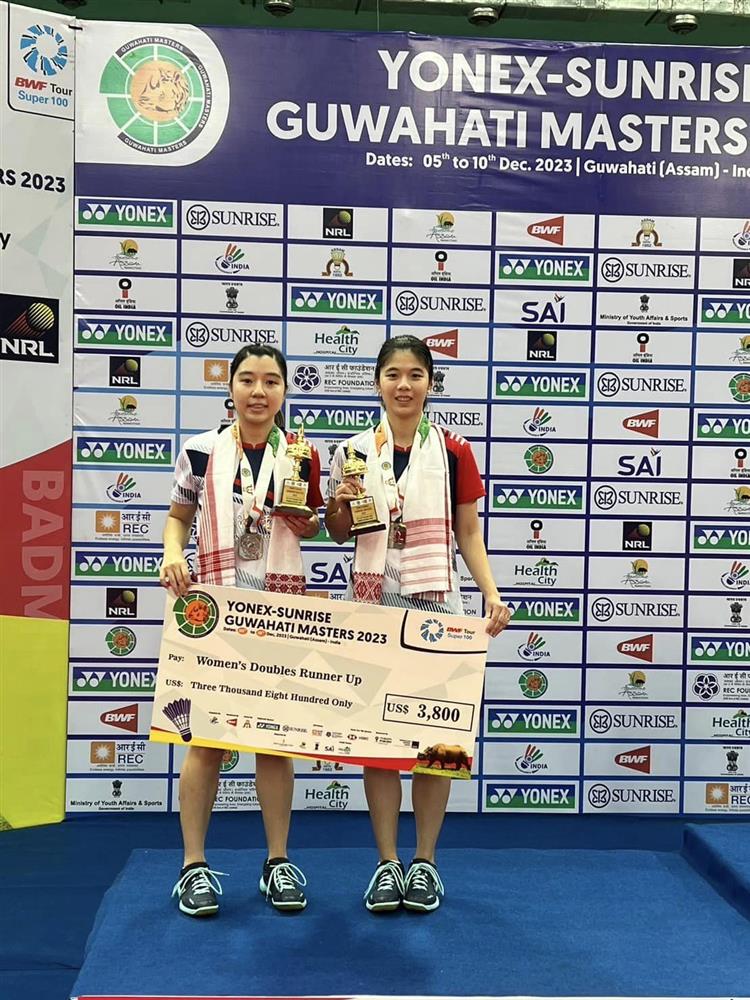 台電女羽宋碩芸(右)及余芊慧於本月舉行的2023年印度公開賽中勇奪女子雙打亞軍。