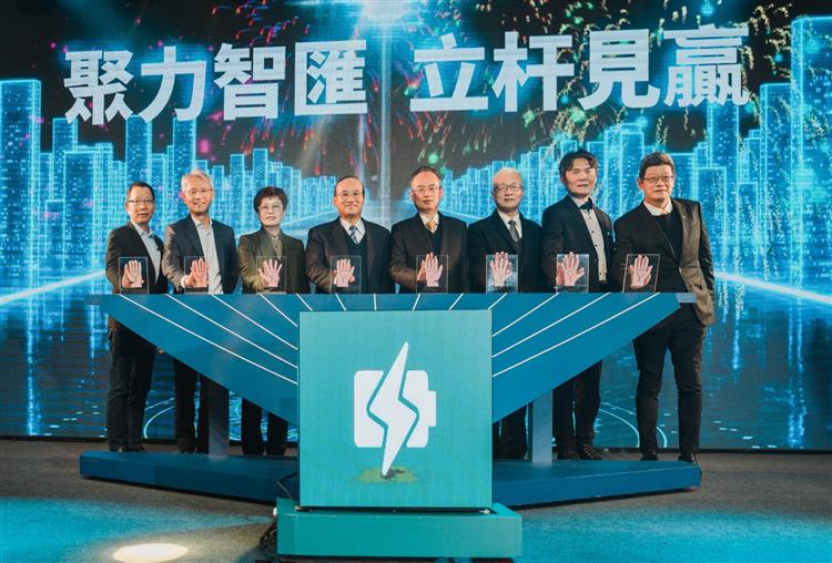 經濟部攜手與地方產業首推遵循國家標準的5G智慧杆實證活動大合照