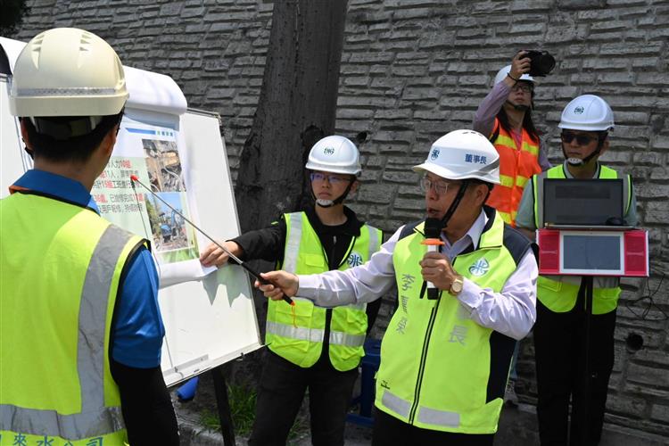 花蓮震災管線受損  台水跨區支援搶修  目標今日全面復水-台水董事長李嘉榮進行0403花蓮大地震搶修簡報