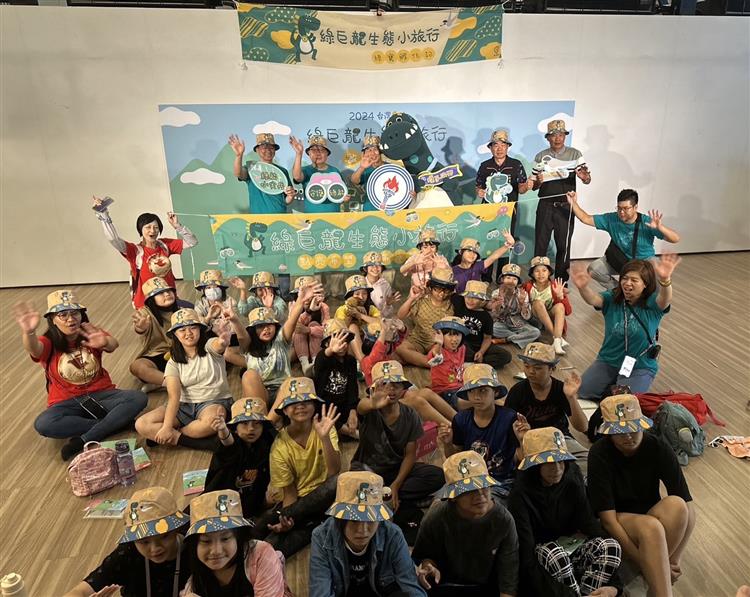 2024台灣中油「綠巨綠巨龍生態小旅行」啟航儀式由台灣中油董事長李順欽與桃園市永興社區發展協會理事長葉國傑、總幹事葉時喜等人共同啟動。