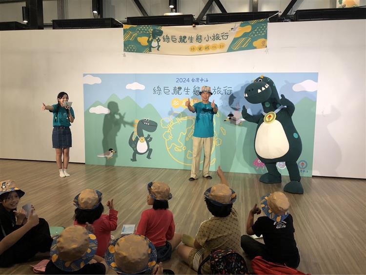 活動將分10梯次帶領弱勢學童與綠巨龍走訪桃園農博環境教育園區碳索生活館、海岸線等地。