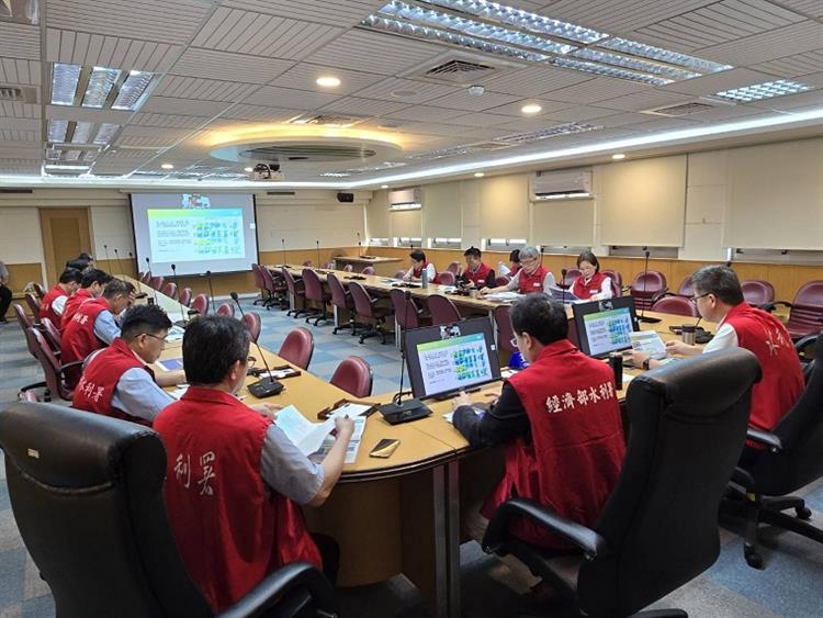 受鋒面低壓帶影響,署長賴建信邀集各水資源分署及河川分署召開防汛應變視訊會議5