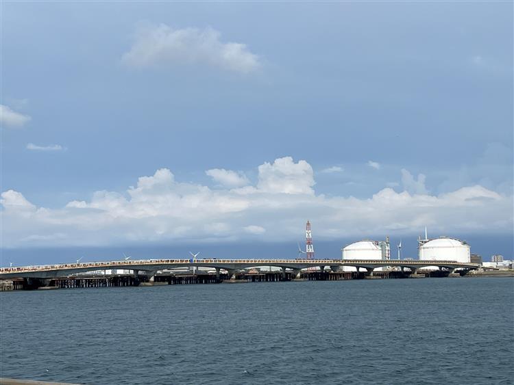 行政院院長卓榮泰視察第三座液化天然氣接收站工程　台灣中油：有信心在114年3月底測試運轉後初期供氣