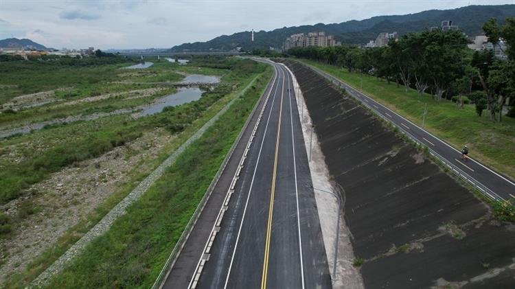 大漢溪堤外便道串聯完工，有助疏解地方交通、兼顧河防安全—大漢溪堤外水岸廊道-柑園二橋段