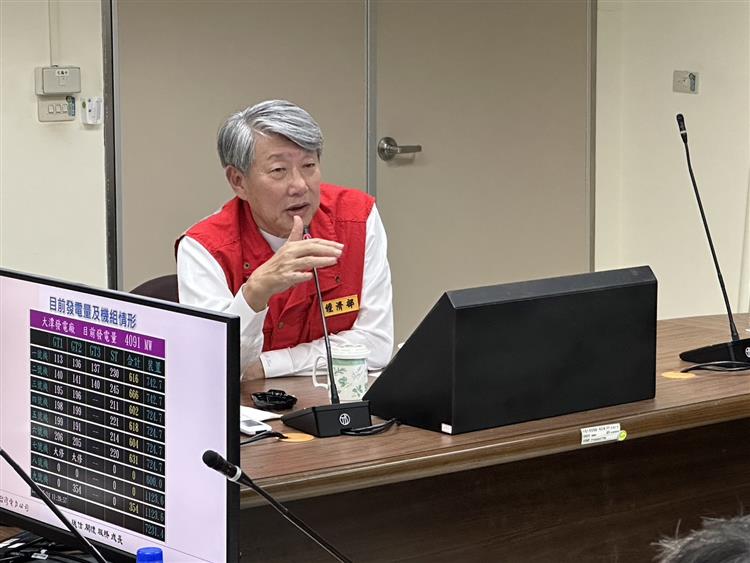 圖說：經濟部郭智輝部長今（24）日視察大潭電廠防颱應變工作。