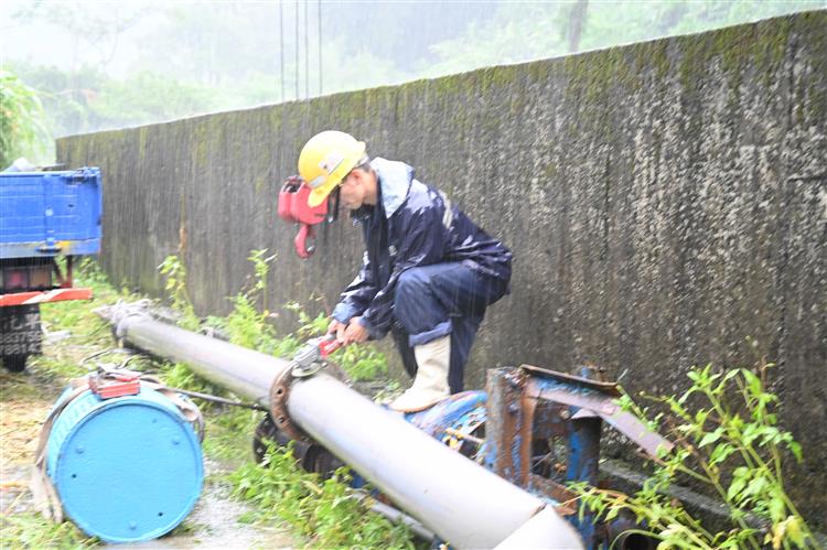 台水站在風雨最前線戮力搶修恢復供水_管線搶修
