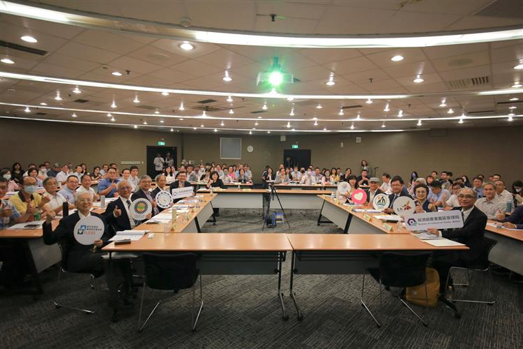 2024產業園區高峰論壇今登場 揭示臺灣產業園區未來新路向( 論壇成功舉辦，充分顯示出園管局在推動智慧化與永續發展方面的堅定決心)