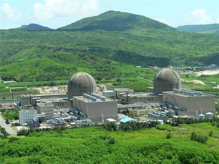 核三廠1號機已於2024年7月27日除役，2號機運轉執照亦將於今年5月17日屆期。圖為核三廠廠區。