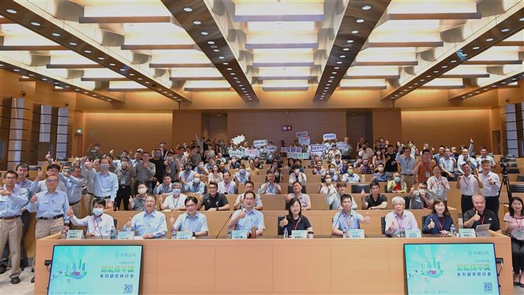 中鋼公司軋鋼三廠-節能觀摩會全體大合照。