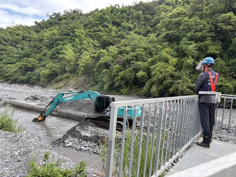 丹娜絲颱風來襲後 台水迅速搶修24小時內全面復水-利嘉淨水場取水口引水道淤塞清理