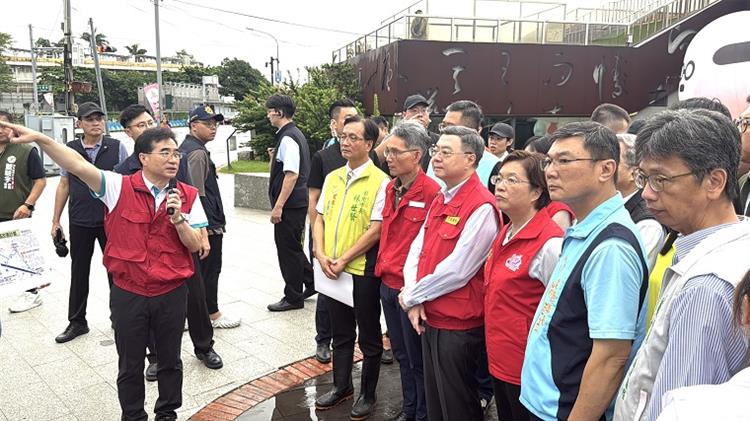 彰化鹿港，水利署林元鵬署長說明淹水災情及後續因應作法