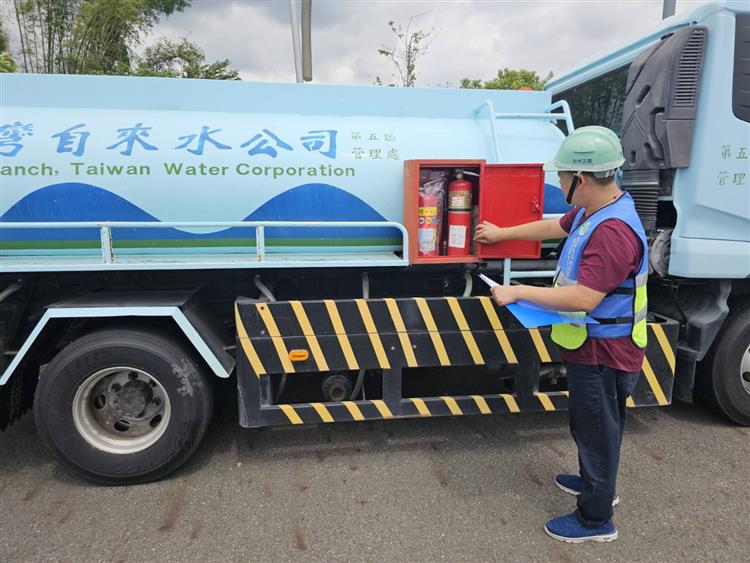 楊柳颱風來襲  台水超前部署 全力守護供水穩定-水車整備