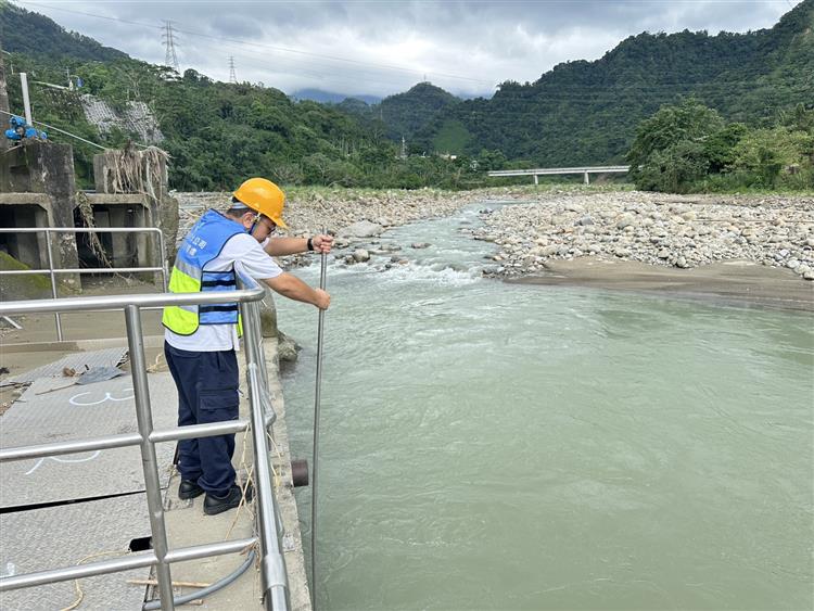 楊柳颱風來襲  台水超前部署  全力守護供水穩定-取水口清淤